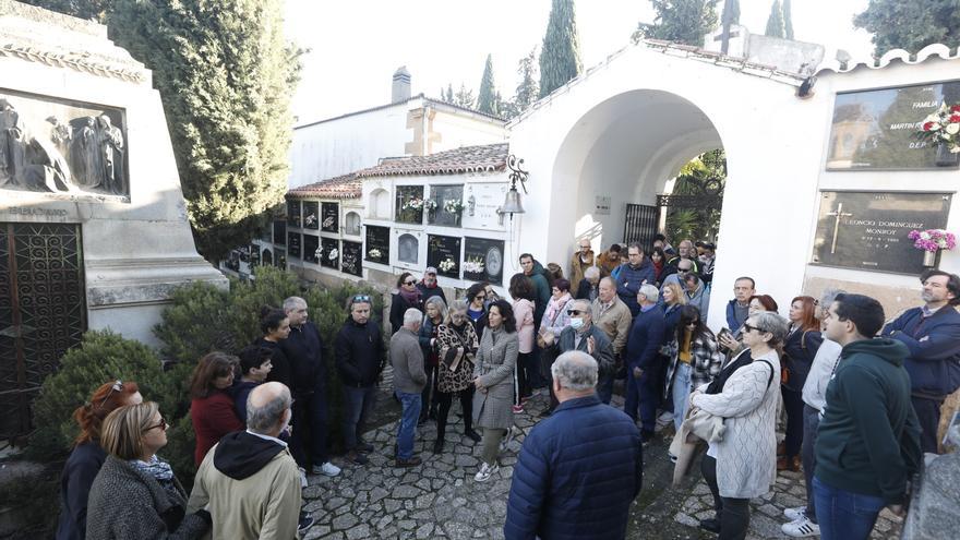 Ruta histórica por el cementerio de Cáceres en las jornadas góticas