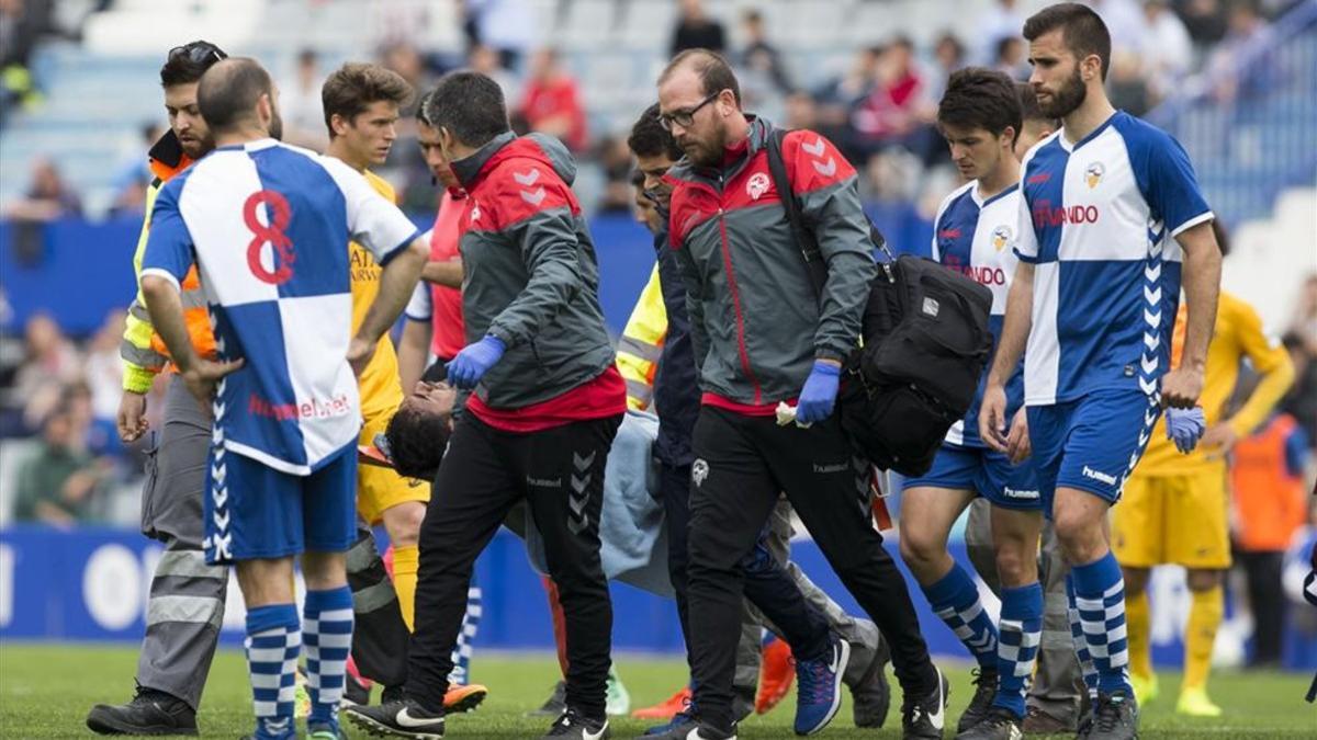 Fali se lesionó y tuvo que salir del césped en camilla