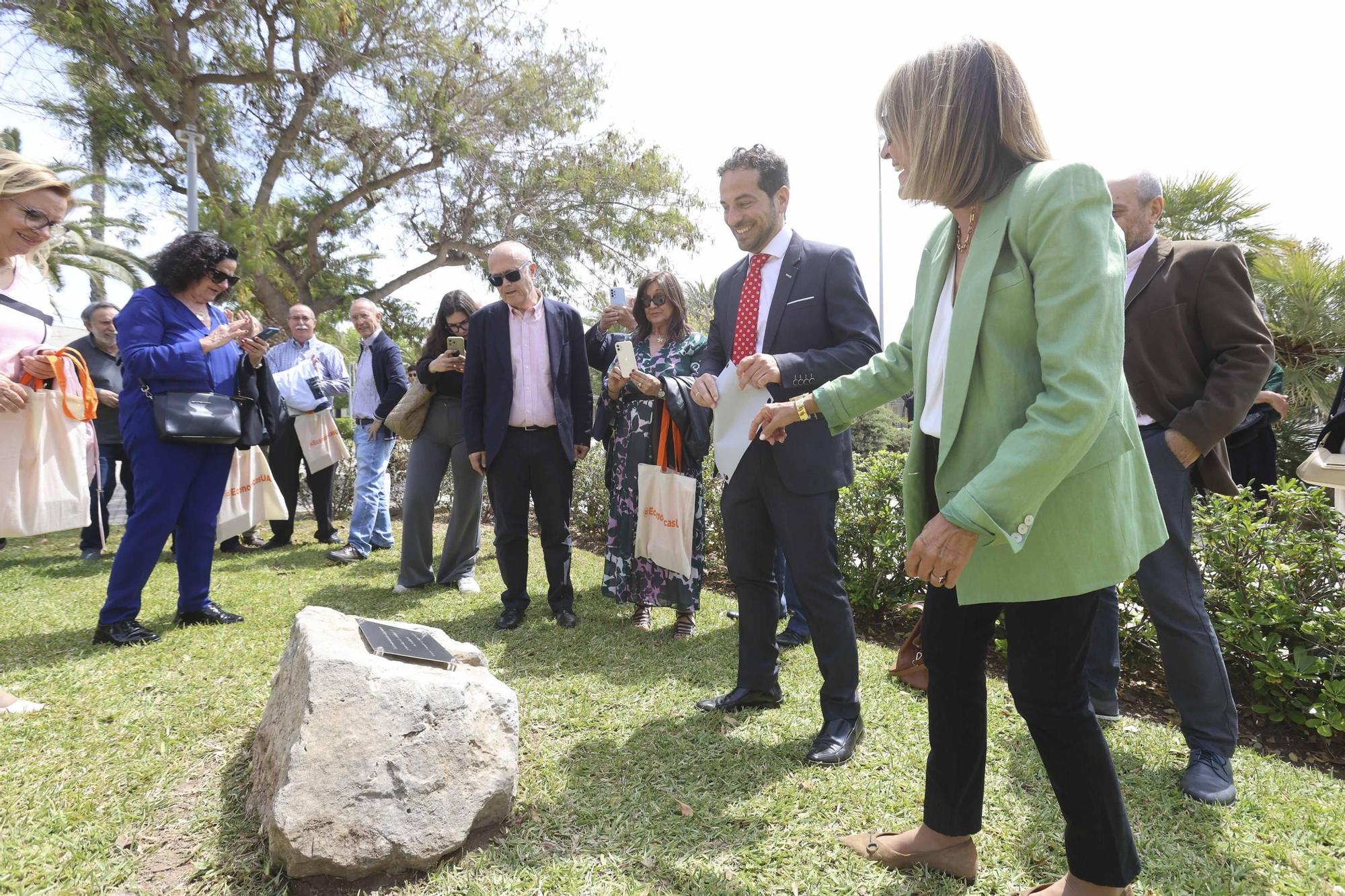 La 2ª Promoción de Económicas del CEU visita la UA por su 50 aniversario