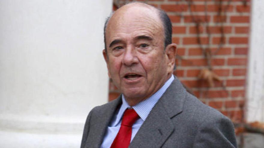 El presidente del Banco de Santander, Emilio Botín, a su llegada a la reunión