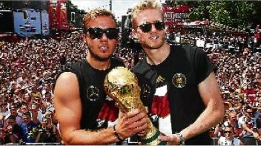 Prop de mig milió de personesacompanyen Alemanya per celebrar el Mundial