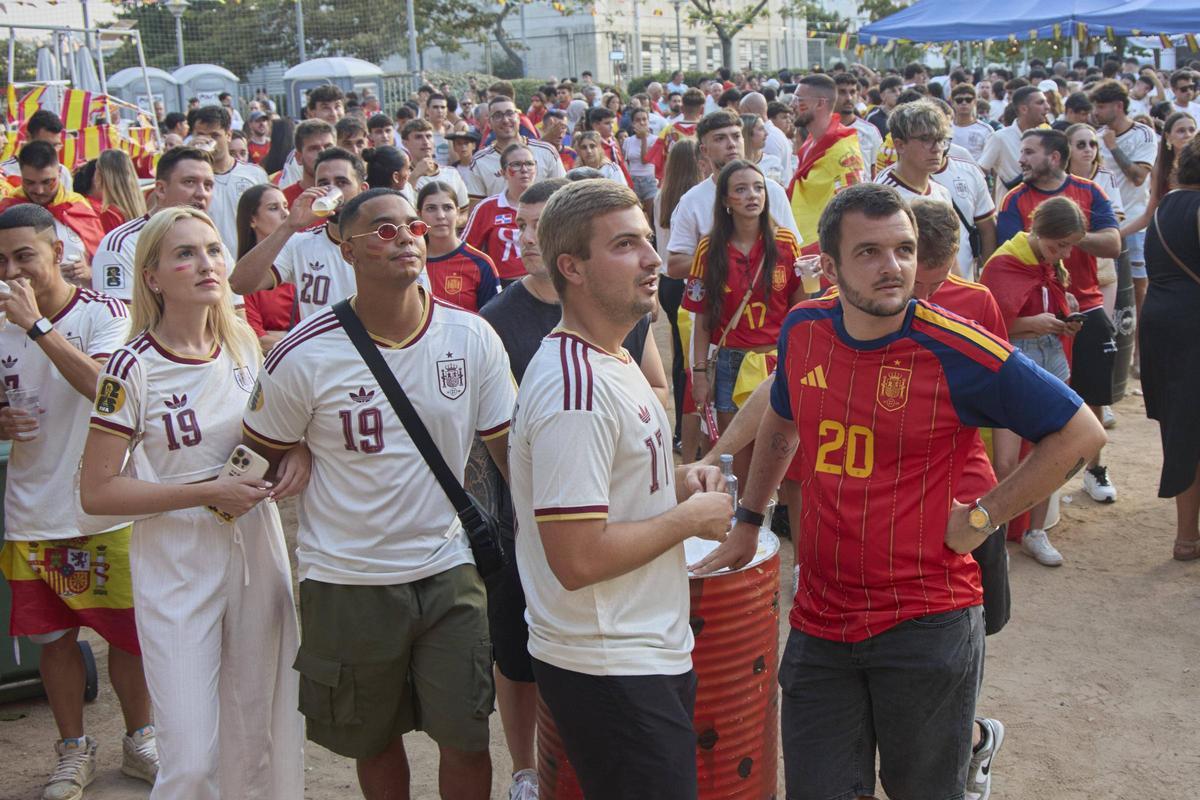 Les imatges de la concentració a Blanes per seguir la selecció espanyola