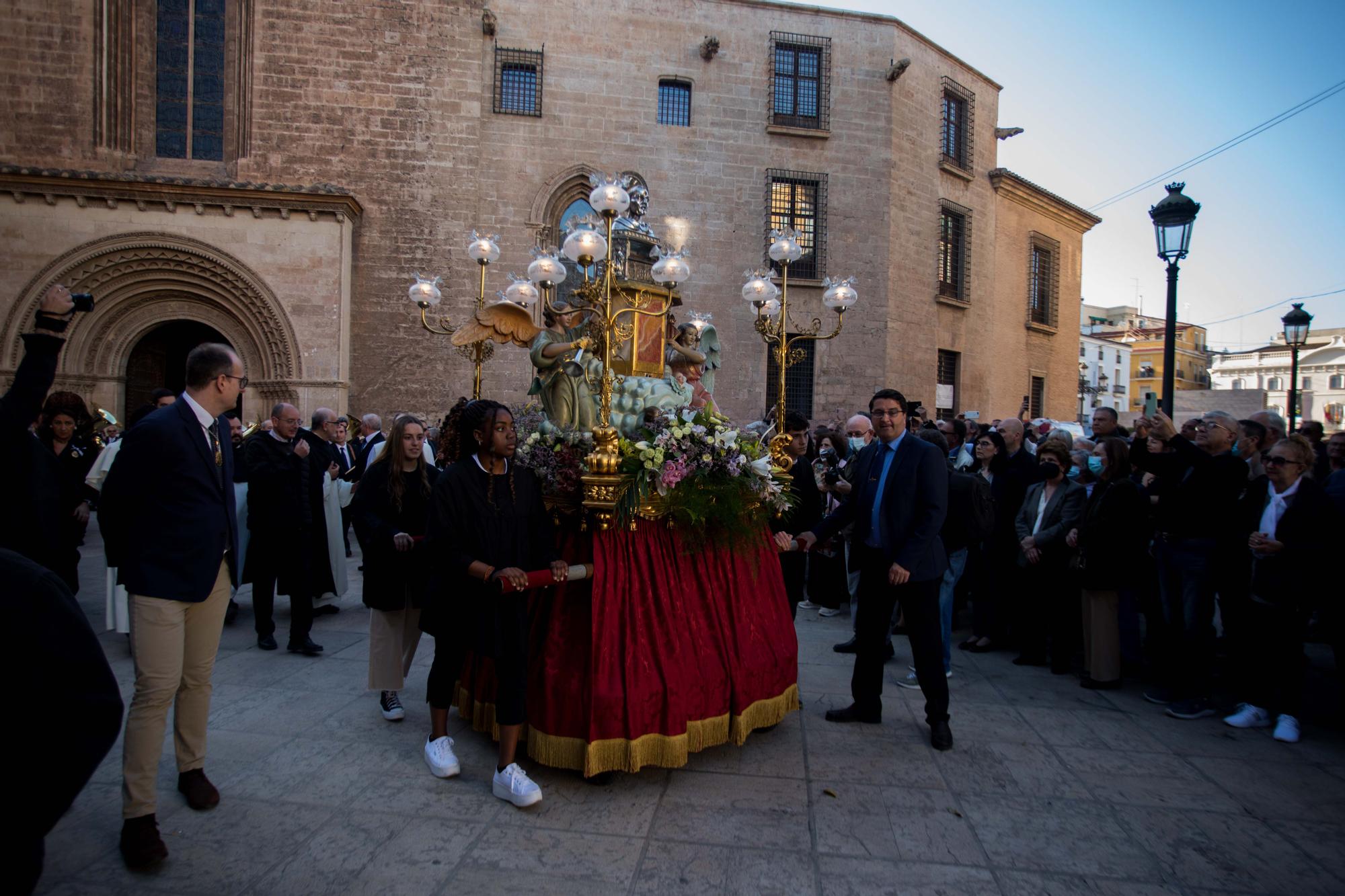 La procesión general de San Vicente recorre el centro de la ciudad