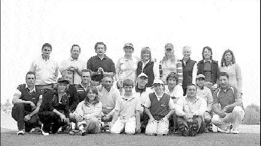 Los componentes del Club de Golf El Garabatu, de Pola de Laviana.