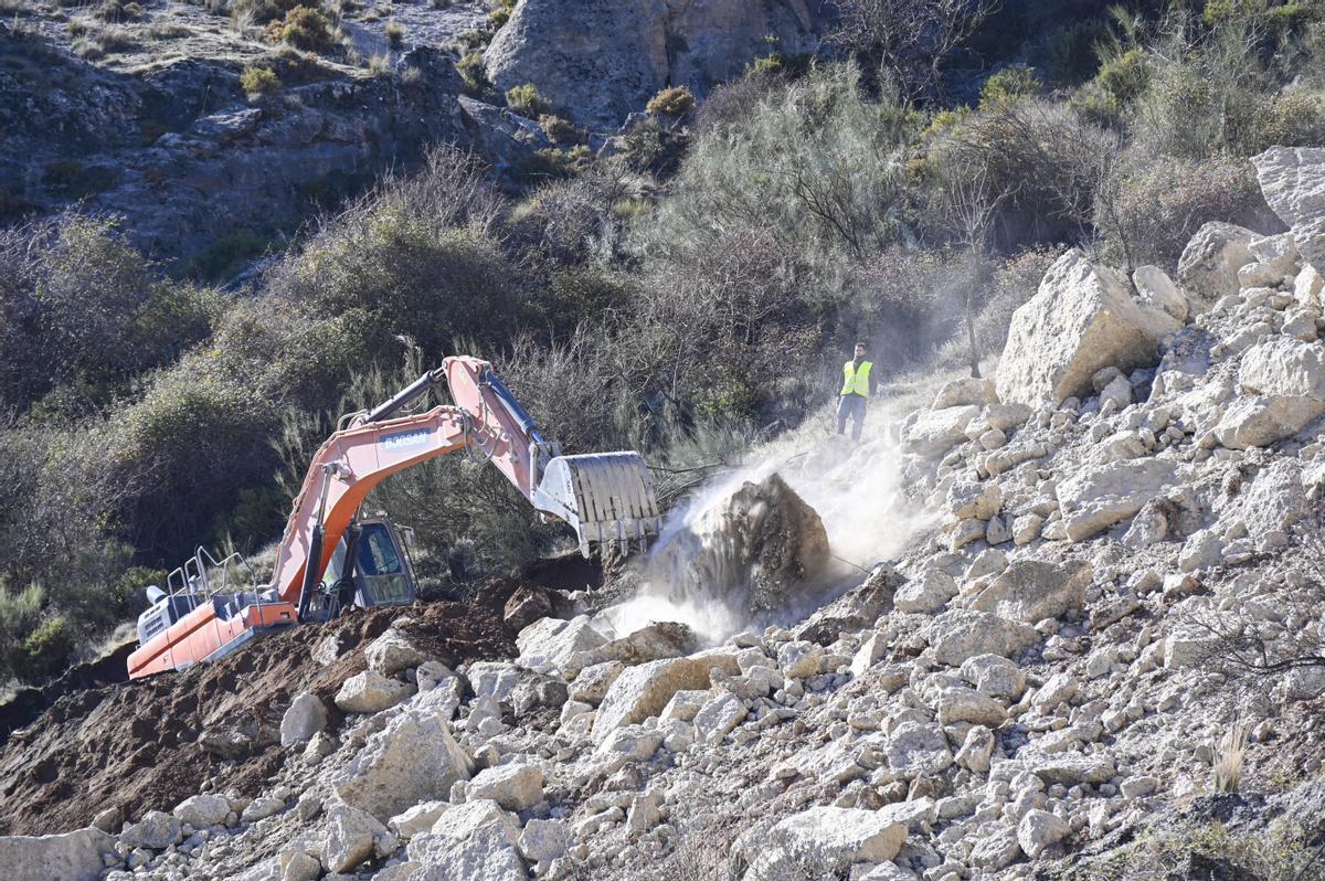 Así ha sido el desprendimiento de una ladera en Granada