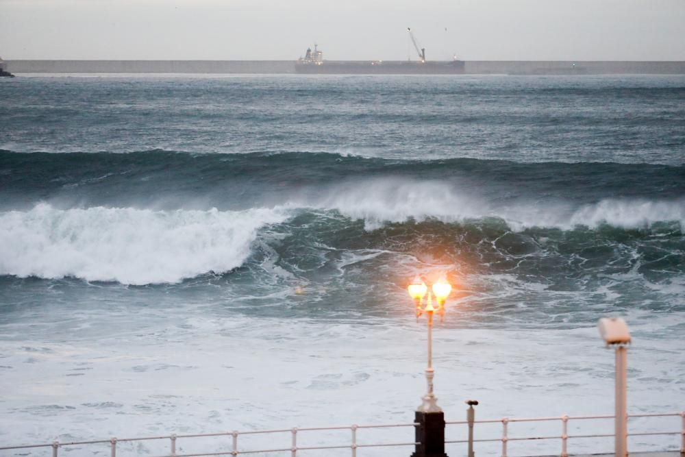 Oleaje en Gijón