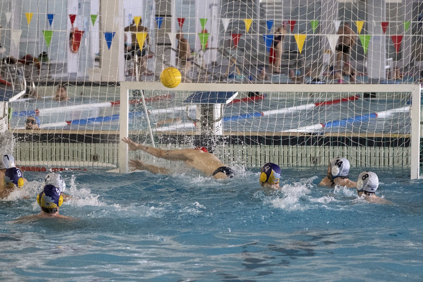 Imatges del partit de waterpolo CN Manresa-CWP Sant Adrià