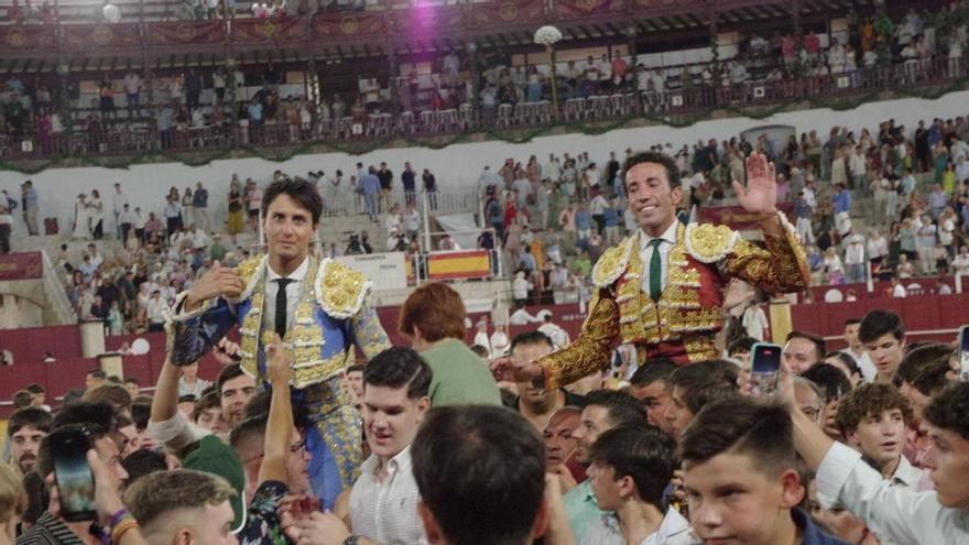 La Malagueta corona su 150 aniversario con una tarde de entrega y triunfo