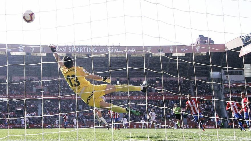 Mariño, en acción del gol del Rayo Majadahonda.