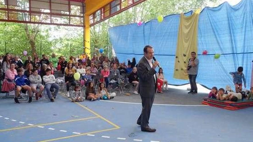 El alcalde, Abel Caballero, en la fiesta del colegio Carballal.