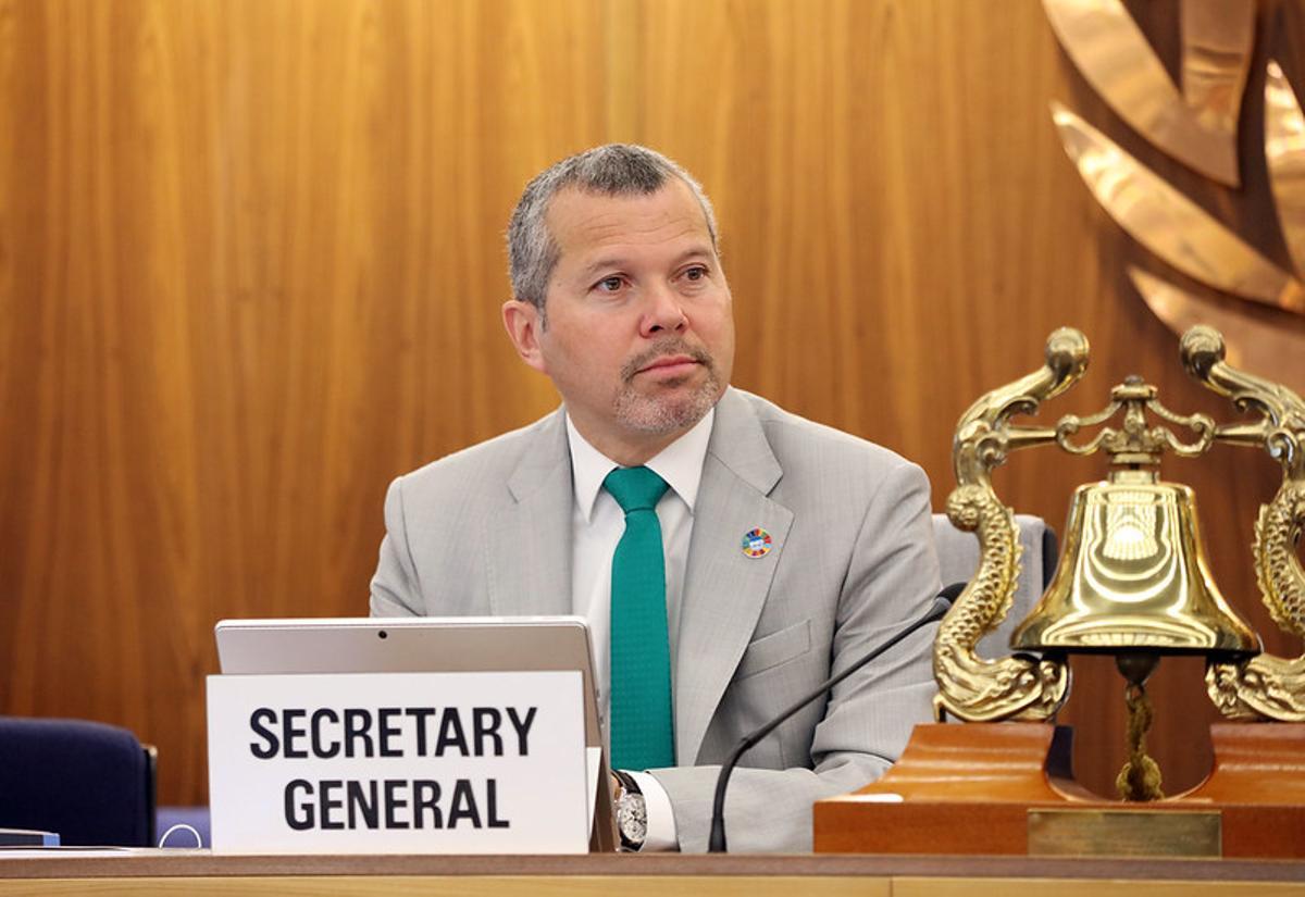El secretario general de la OMI, Arsenio Domínguez, durante la 83ª sesión del Comité de Protección del Medio Marino (MEPC, por sus siglas en inglés) celebrada esta semana en Londres.