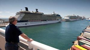 Amarren 17 creuers i prop de 64.000 passatgers a Barcelona