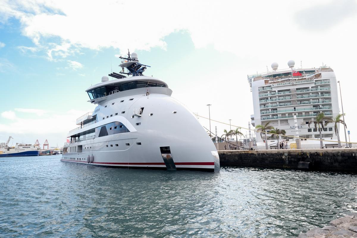 El 'Olivia O' con su peculiar proa, atracado en el Puerto de Las Palmas