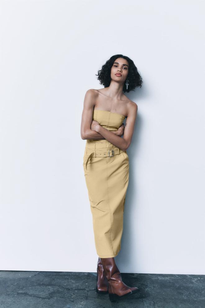 Vestido amarillo midi palabra de honor con cinturón de Zara