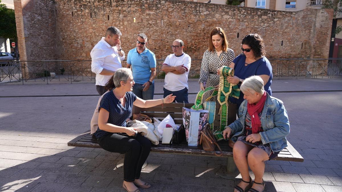 Todos los miembros de la comisión colaboran en lo que se necesita.