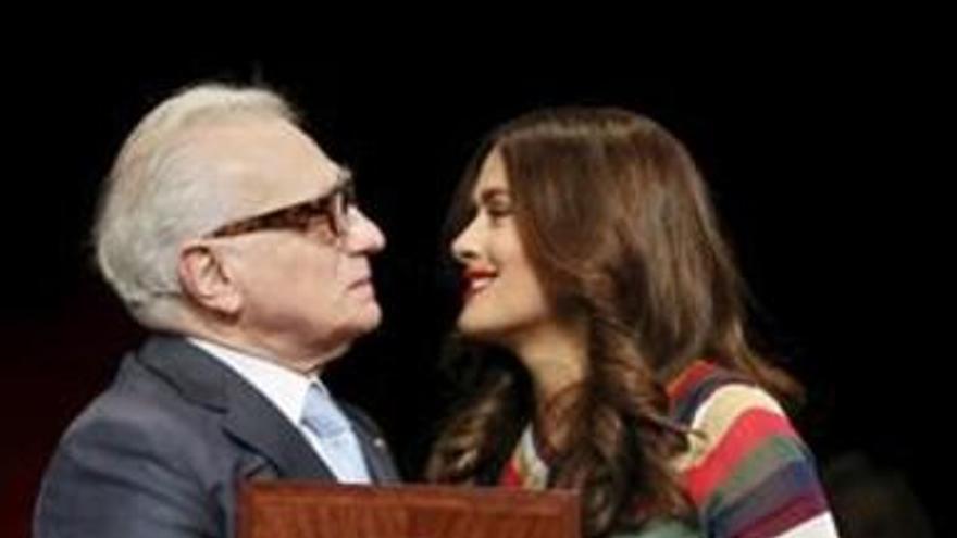 Salma Hayek entrega el premio Lumière a Martin Scorsese