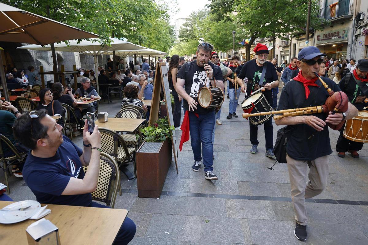 Fotos de les Festes de Primavera, amb espectacles de circ i la trobada de sacaires