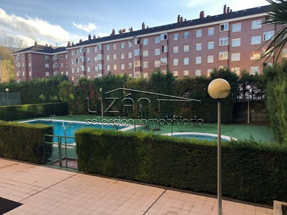 Piso con piscina en venta en Oviedo