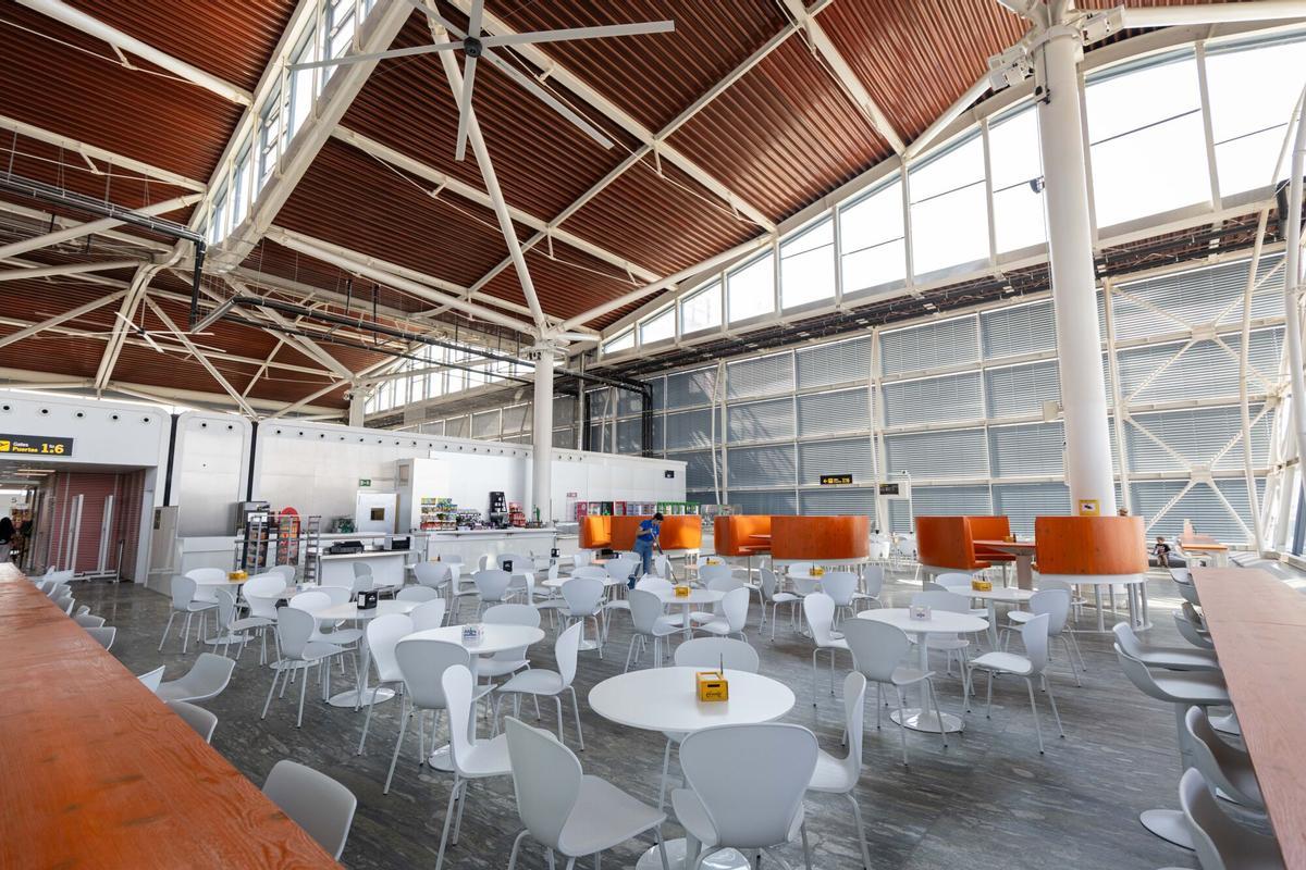 Así cambia el Aeropuerto de Zaragoza: más líneas de seguridad, una nueva cafetería y mejoras en el control de pasaportes
