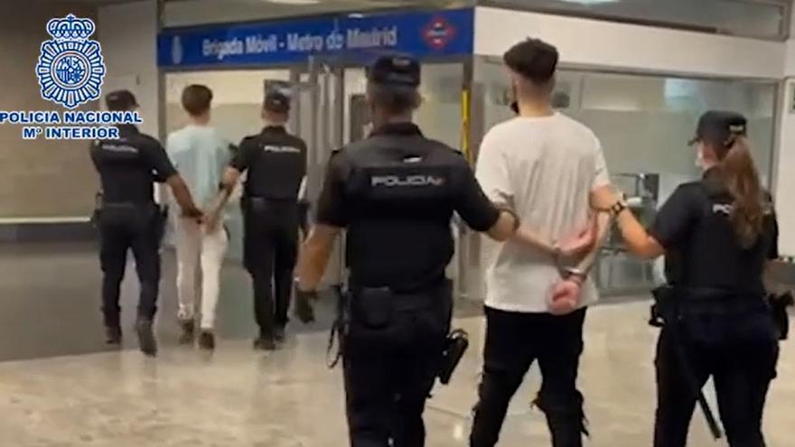 Dos detenidos por la agresión grupal del joven en el Metro de Madrid para subirlo a redes sociales