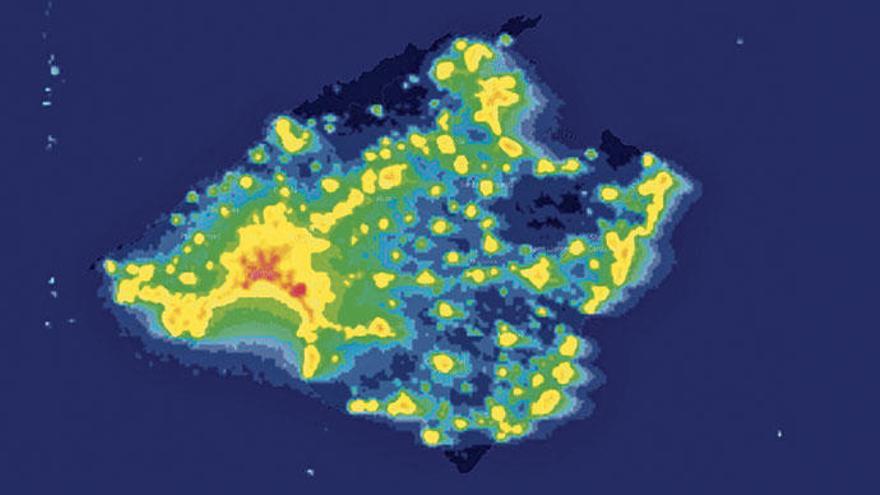 Auf dem Satellitenbild sind der Großraum Palma sowie die Küstenorte von Calvià und Llucmajor ebenso wie die Touristenhochburgen in der Bucht von Alcúdia und Cala Millor gut zu erkennen.