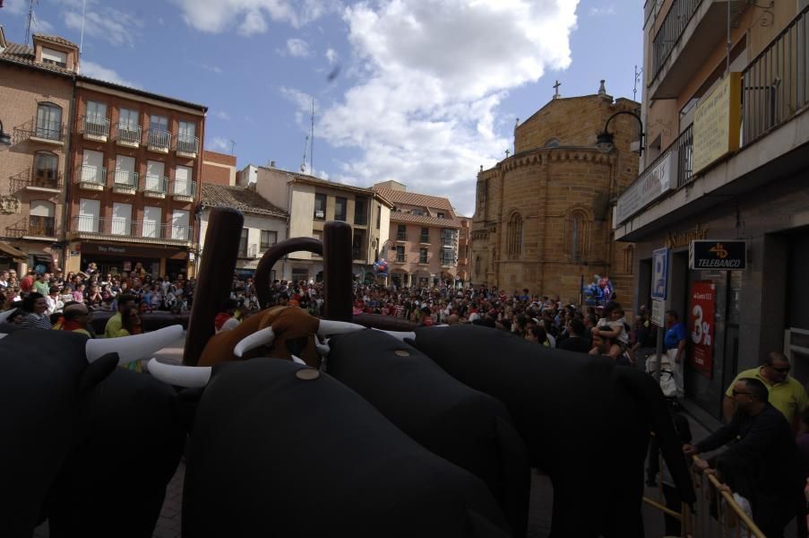 Los toros hinchables llenaron las calles