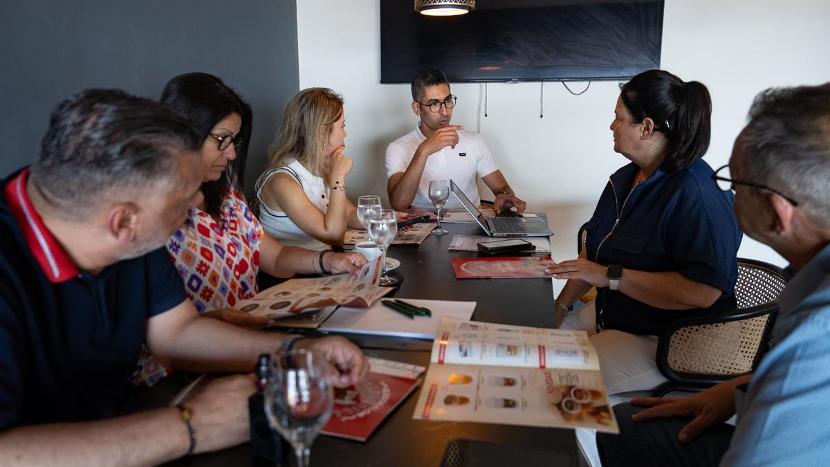 Reunión sobre la misión comercial en Canarias.