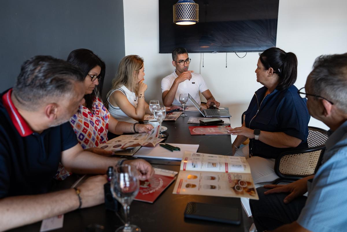 Reunión sobre la misión comercial en Canarias.