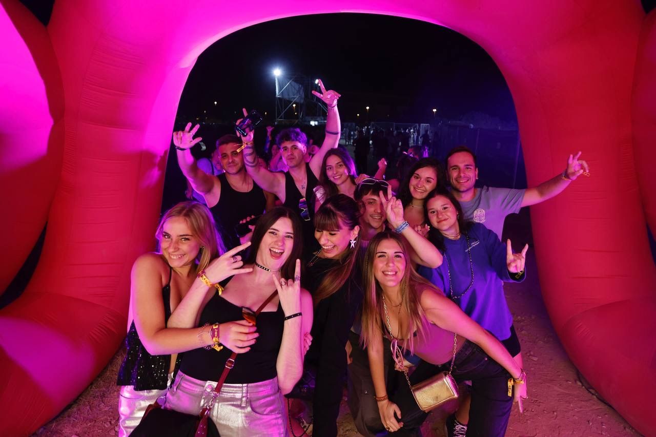 El techno del Crazy World llena de fiesta El Arenal