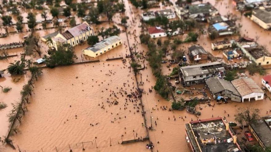 Una mujer da a luz en un árbol en Mozambique por las inundaciones del ciclón Idai