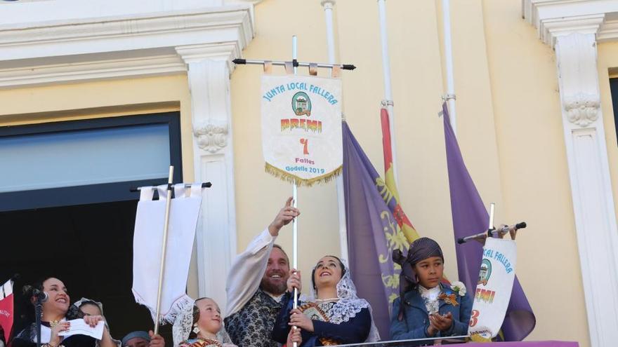 Los falleros de Dr Cabo con el palet ganador