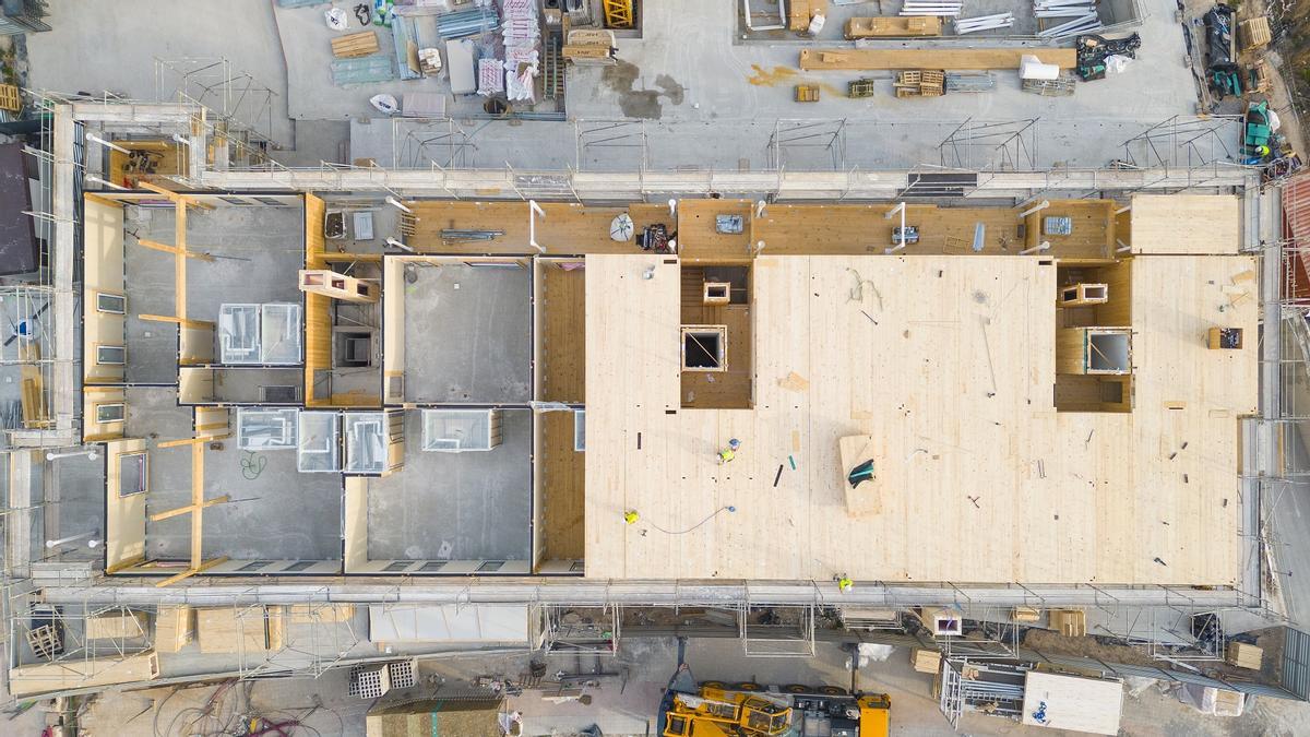 Vista aérea de la promoción hecha por Aedas Homes con madera en Alicante.