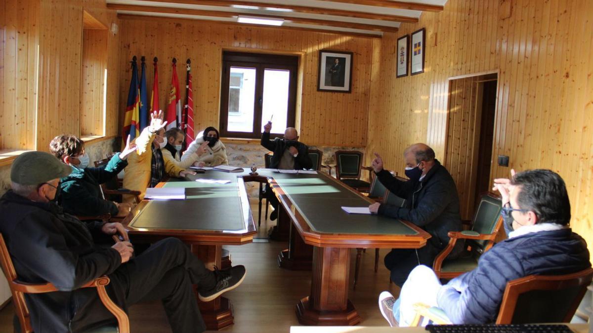 Pleno del Ayuntamiento de Galende. | A. S.