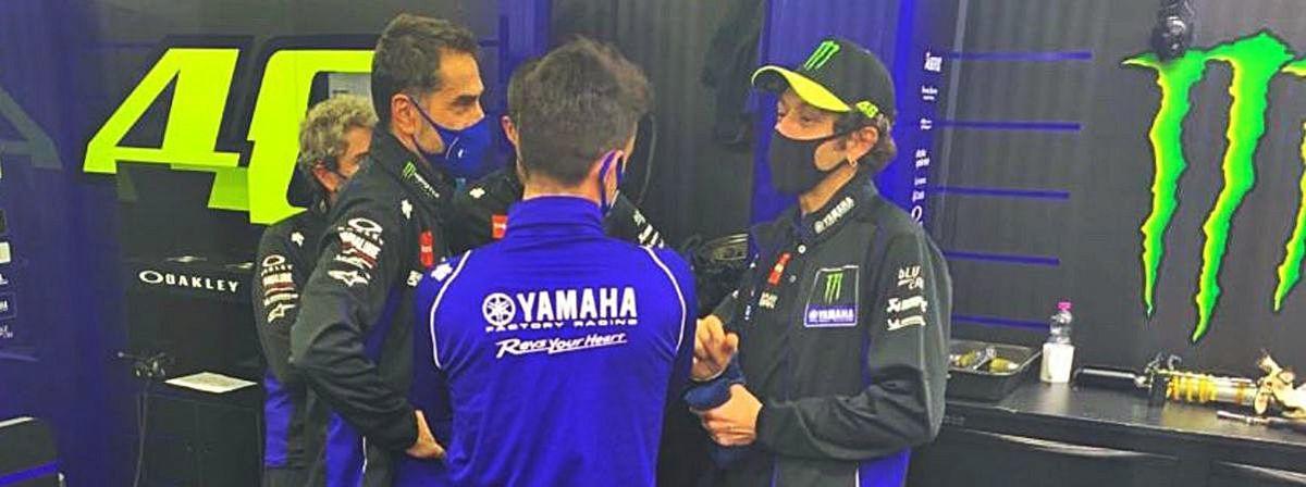 Valentino Rossi, en el garaje de Yamaha en el Circuit Ricardo Tormo