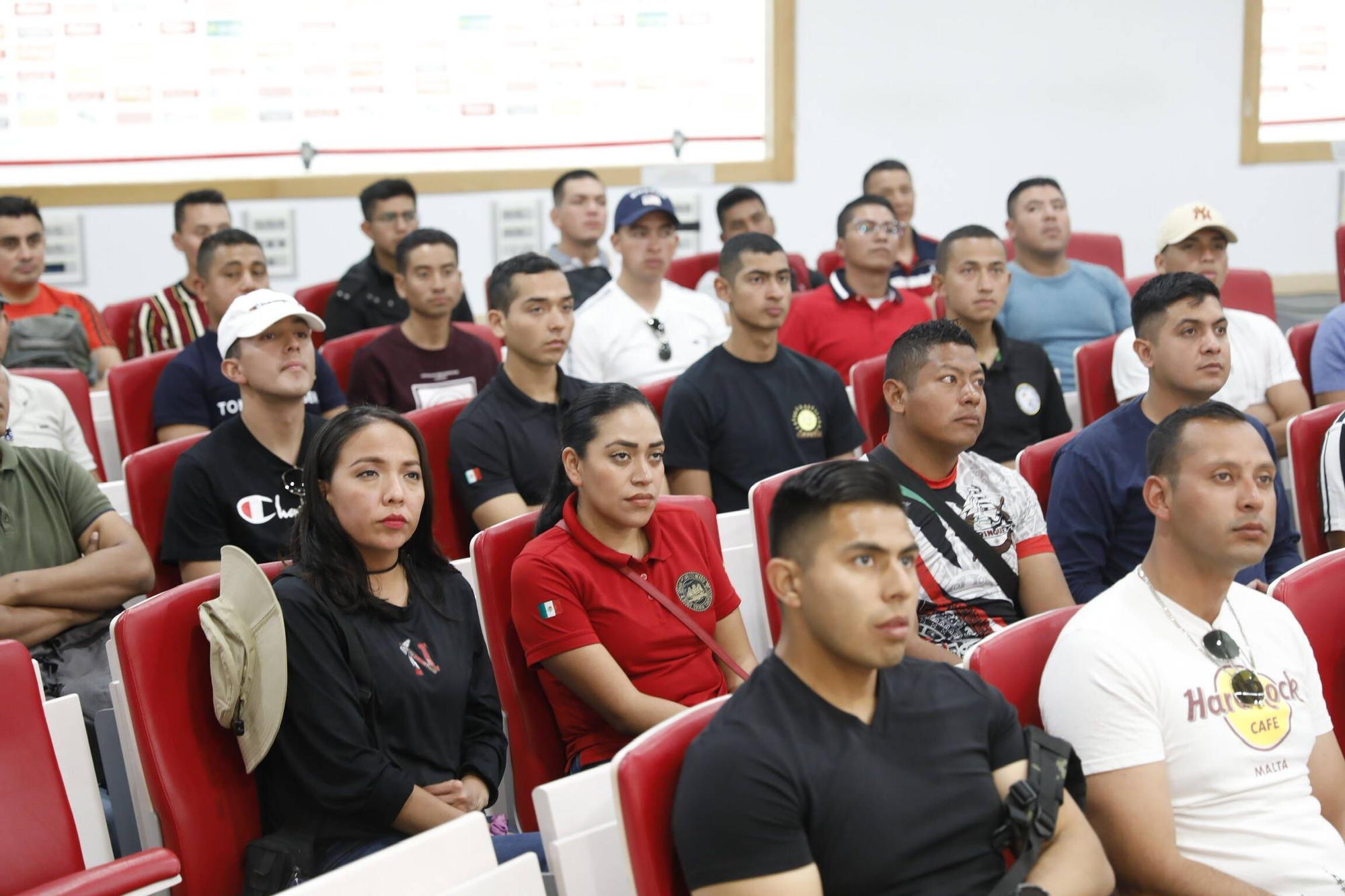 La visita de los cadetes del buque armada mexicano «Cuauhtémoc», en imágenes