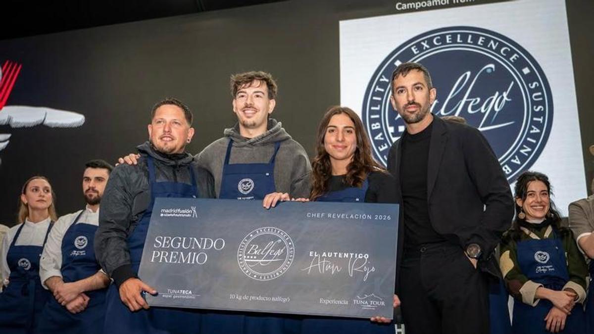 Los jóvenes cocineros del restaurante de Formentera reciben el premio en Madrid Fusión