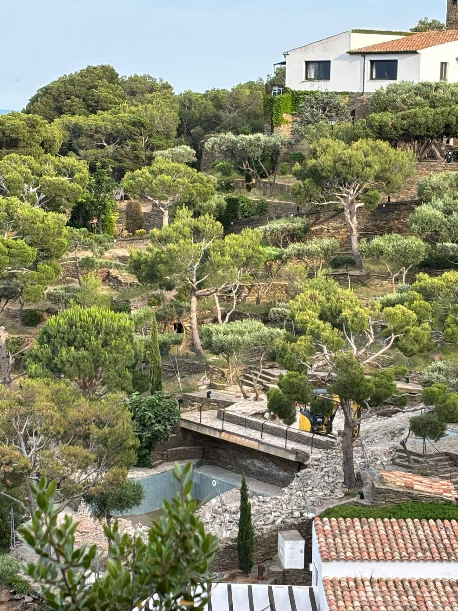 Les fotos de l&#039;enderrocament d&#039;unes piscines il·legals d&#039;un hotel de Cadaqués