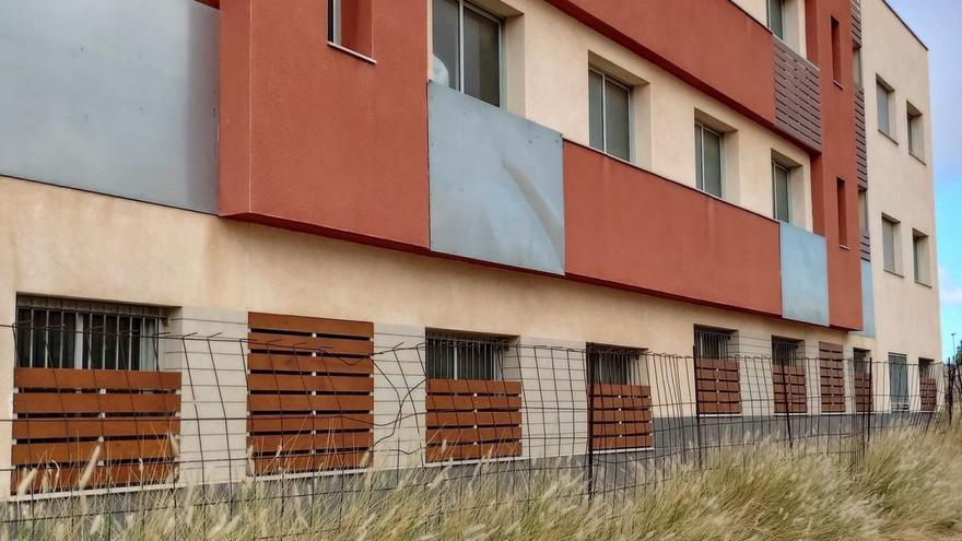 El Ayuntamiento de Arona gestiona la propiedad de 35 viviendas sociales de La Camella