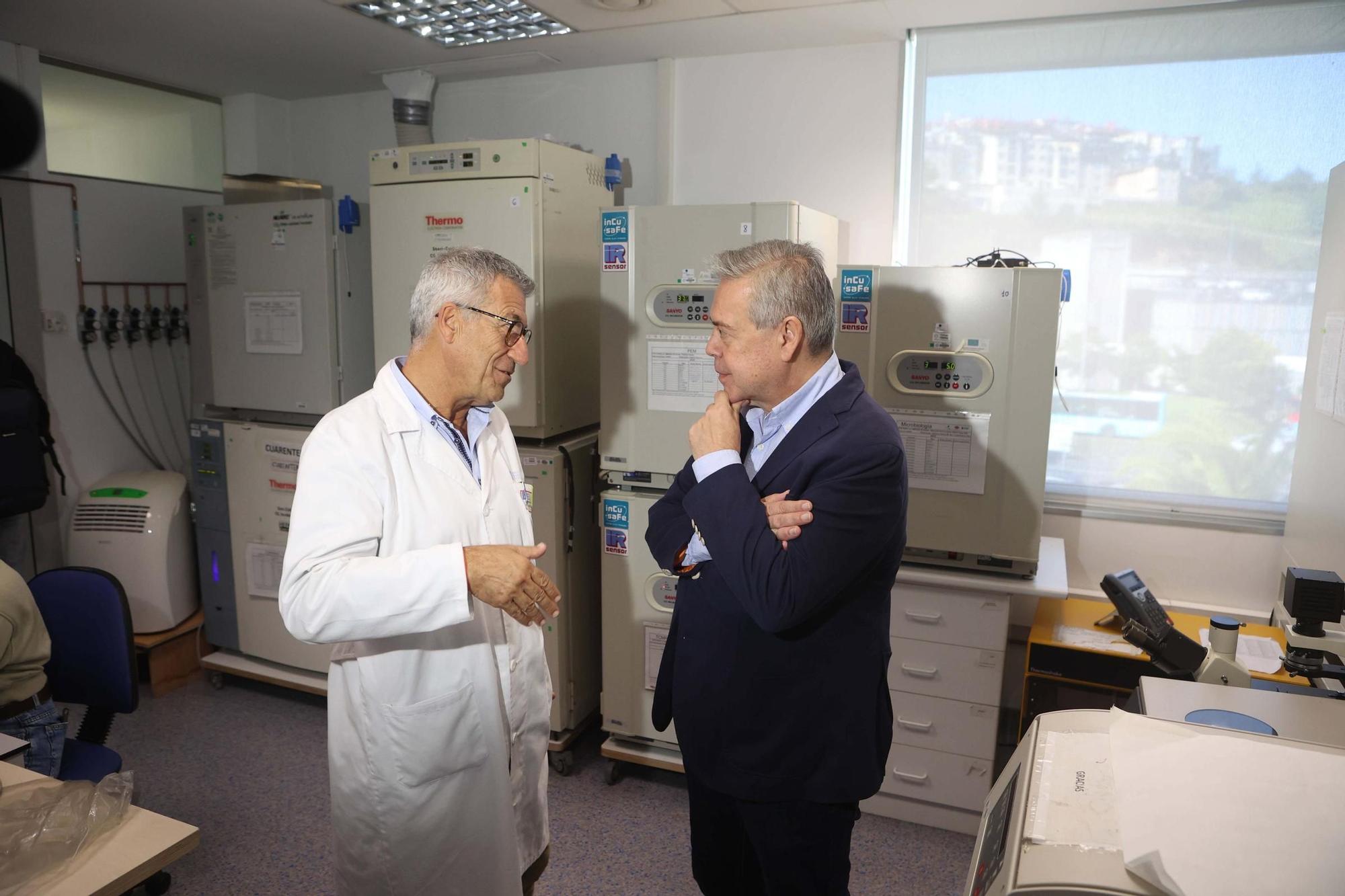 El conselleiro de Sanidade visita el Instituto de Investigación Biomédica de A Coruña