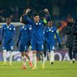 Enzo Fernández celebra junto a sus compañeros del Chelsea