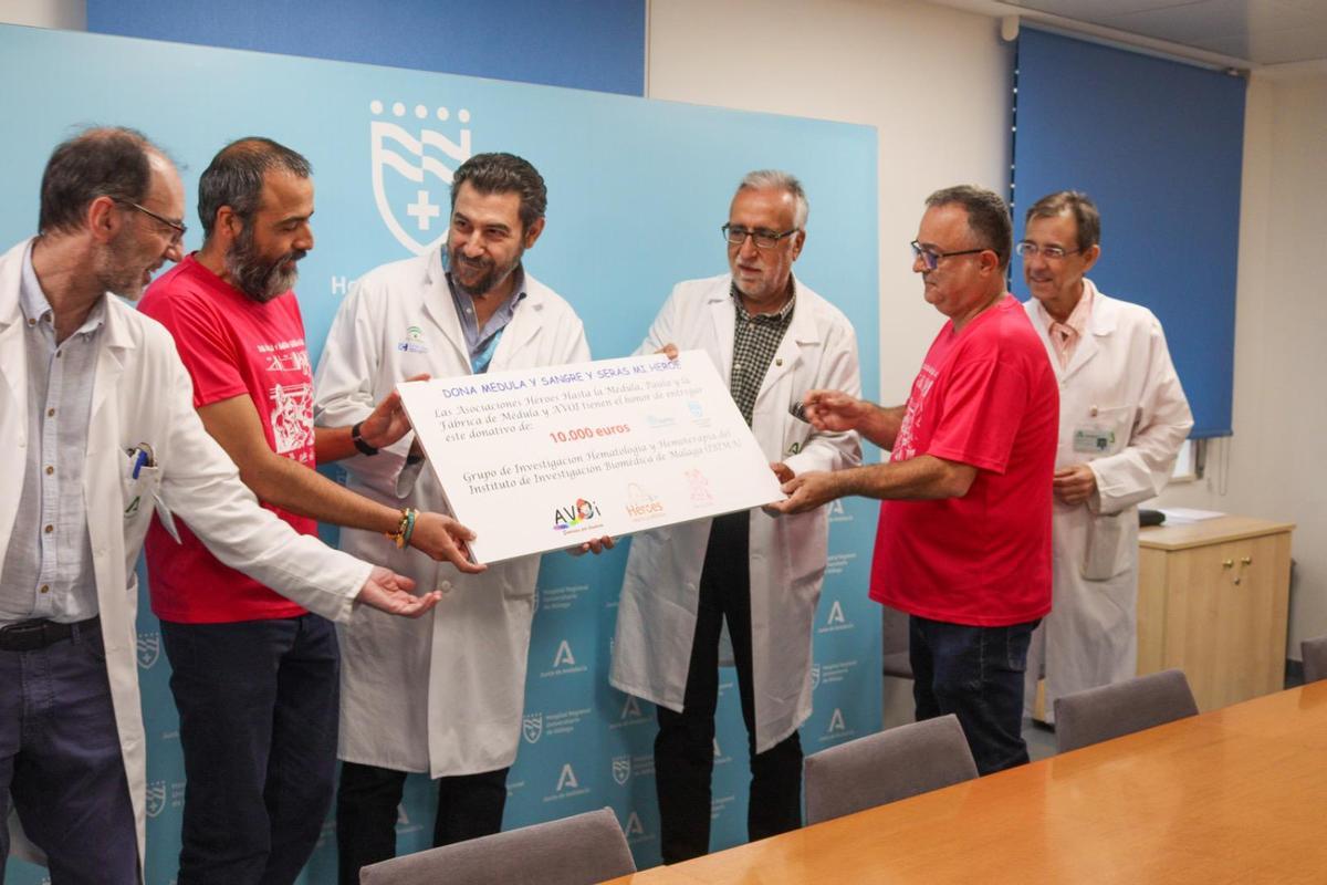 Entrega del cheque de la donación