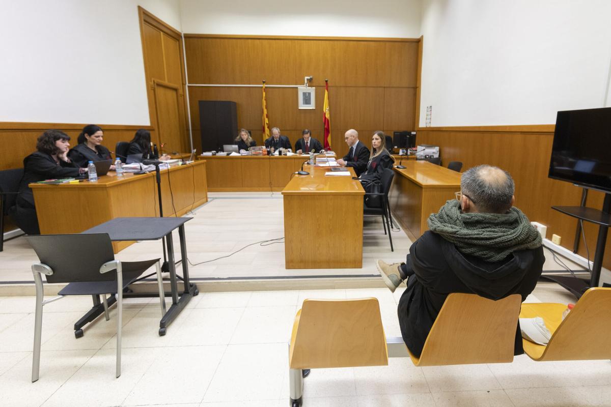 Imagen del acusado este lunes en la Audiencia de Barcelona.