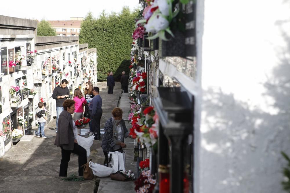 Día de Difuntos en el cementerio de Ceares, Gijón