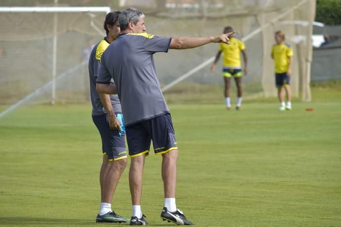 Entrenamiento de la UD en el campo de futbol del ...