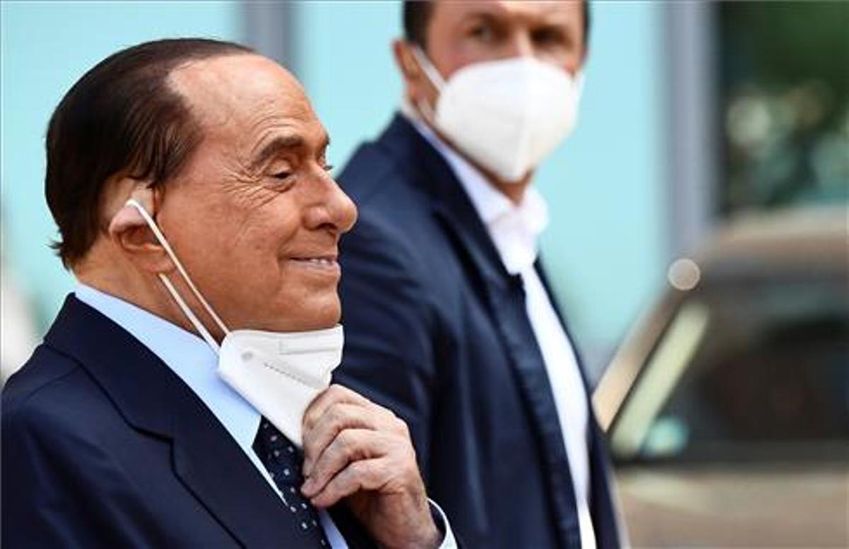Berlusconi rep l’alta després de gairebé un mes a l’hospital de Milà