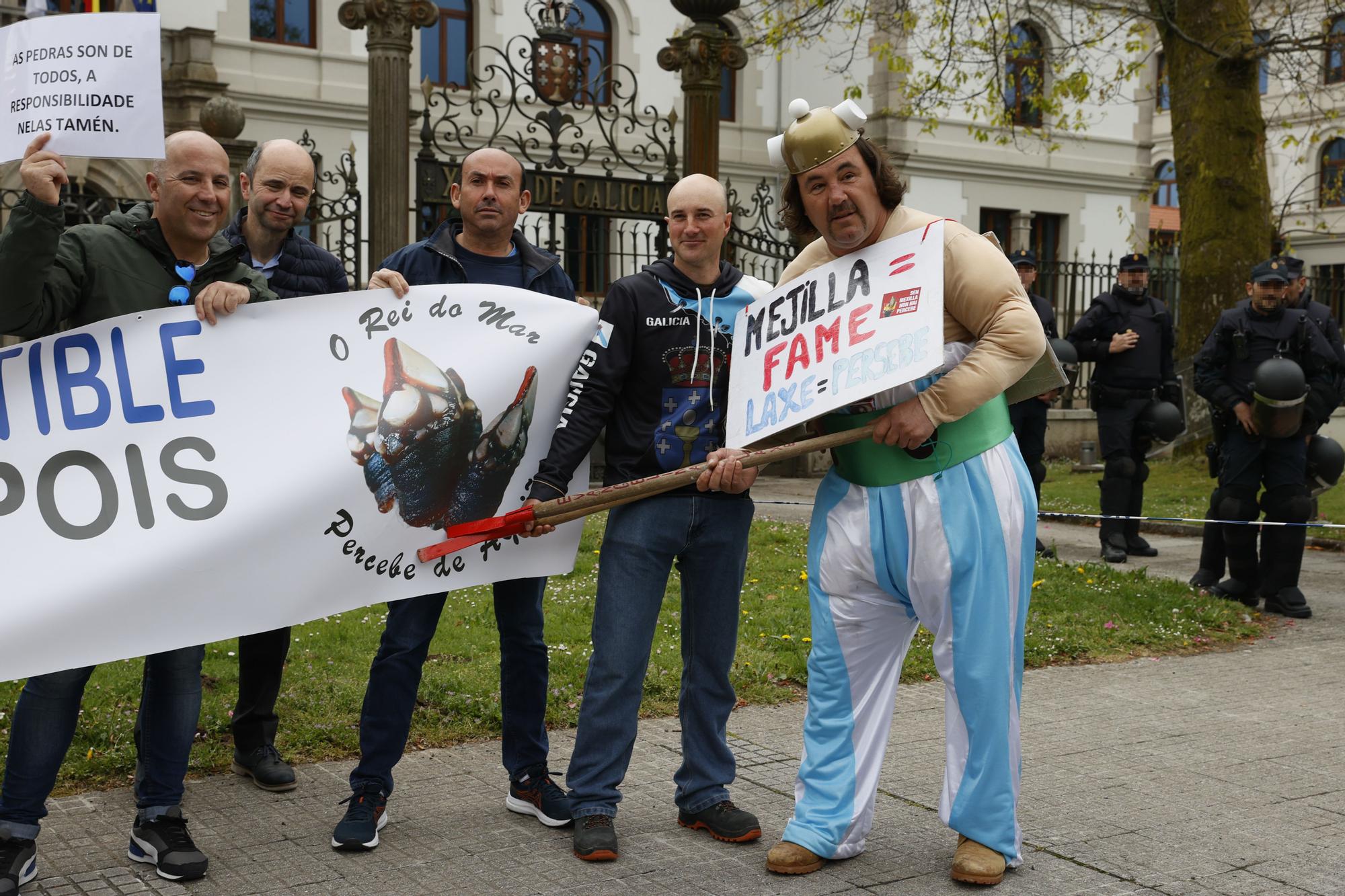 Concentración en Defensa del Sector Percebeiro en Santiago