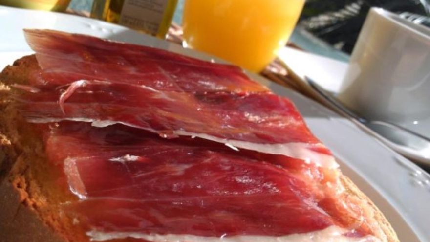 ¿Es bueno tomar jamón serrano para desayunar? Esto es lo que explican los expertos en nutrición