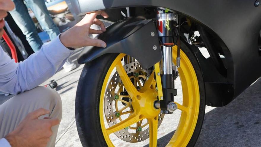 Detalle de la suspensión de la moto de los estudiantes de Gijón, imitada ahora por Ducati.