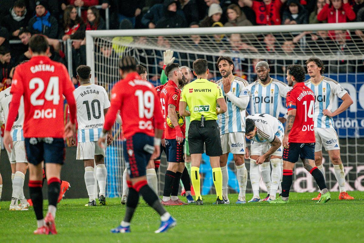 Fútbol. Partido correspondiente a la jornada 20 de Primera División temporada 2025-2026 entre el Osasuna y el Real Oviedo. Estadio El Sadar FÚTBOL. OSASUNA-OVIEDO. LIGA 2025-2026