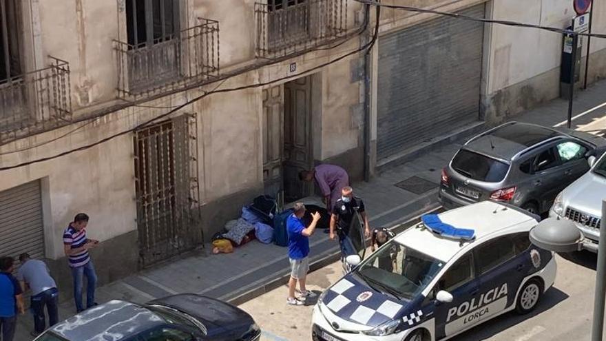 Desalojo de un grupo de ‘okupas’ de una vivienda del Puente de los Carros en el barrio de San Cristóbal, a mediados de julio.